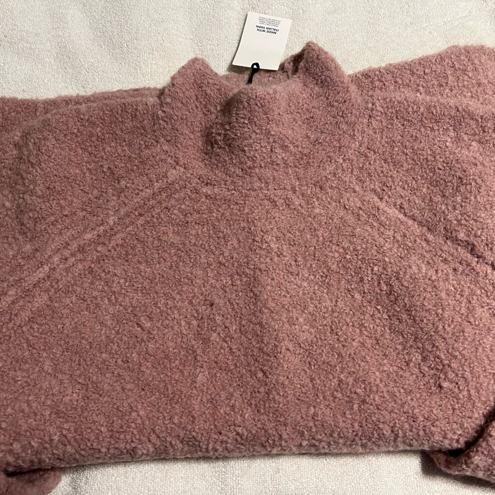 NWT Gap Boucle pullover